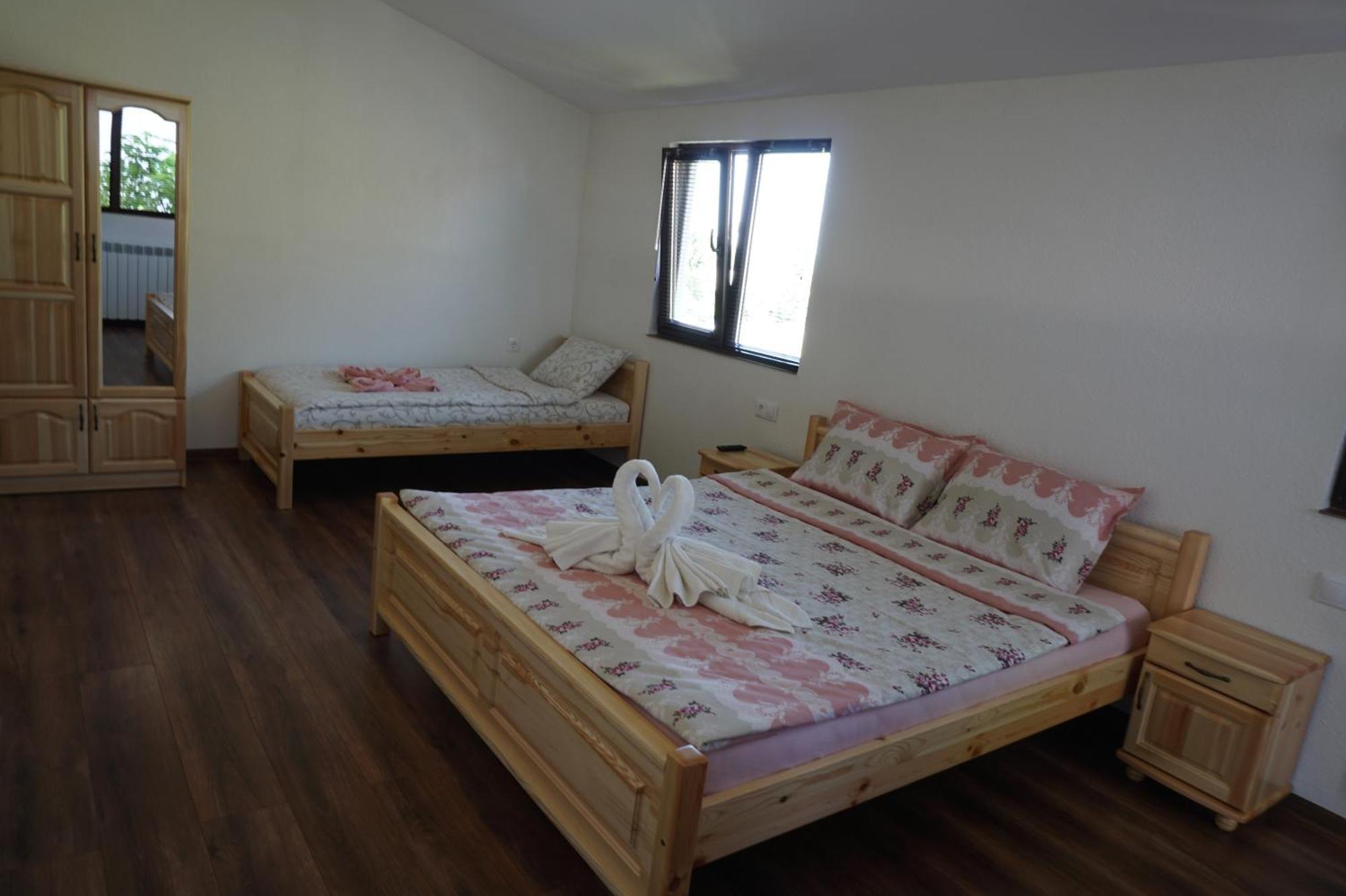 ספרבה בניה Guesthouse Juli מראה חיצוני תמונה