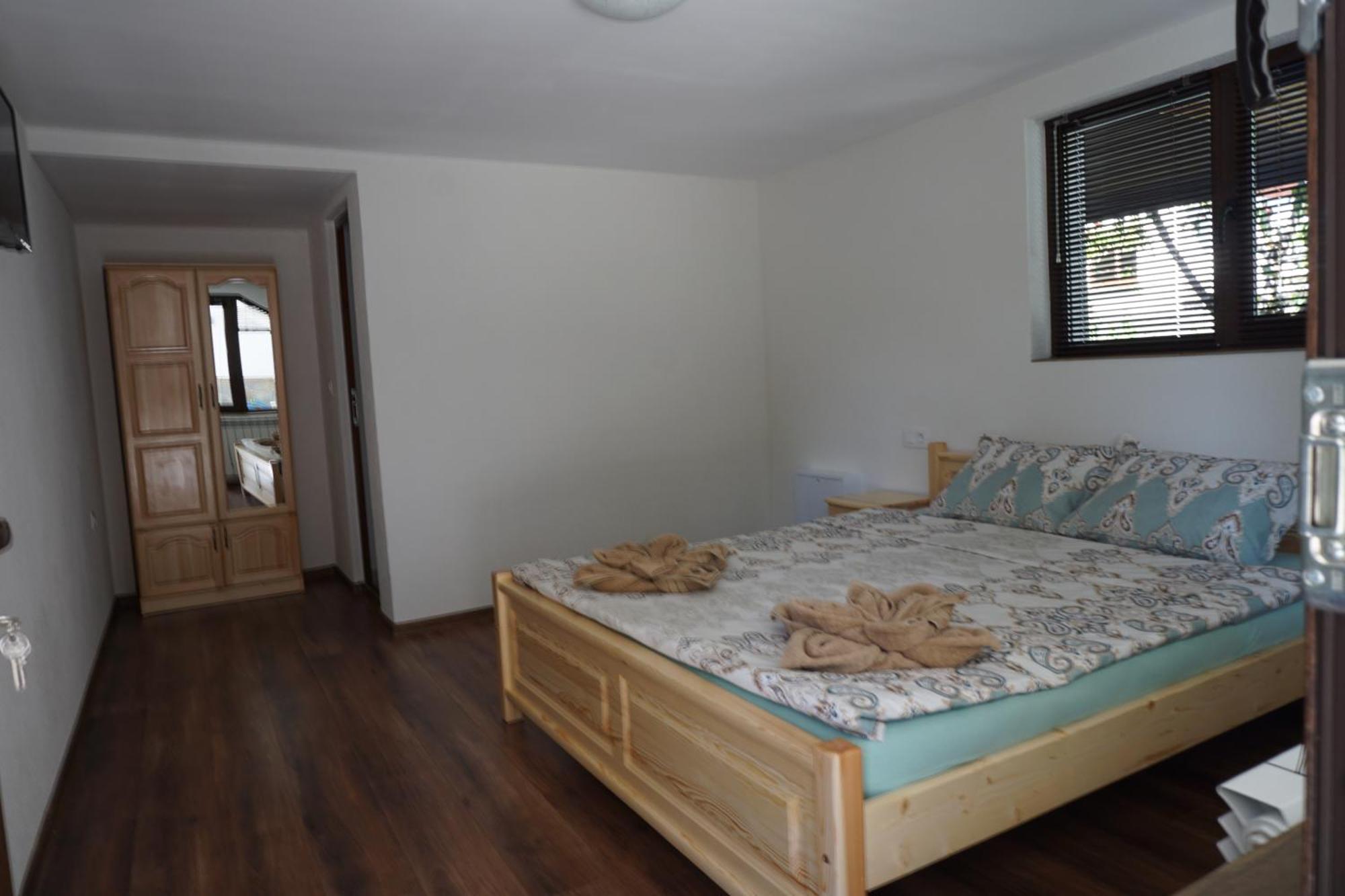 ספרבה בניה Guesthouse Juli מראה חיצוני תמונה