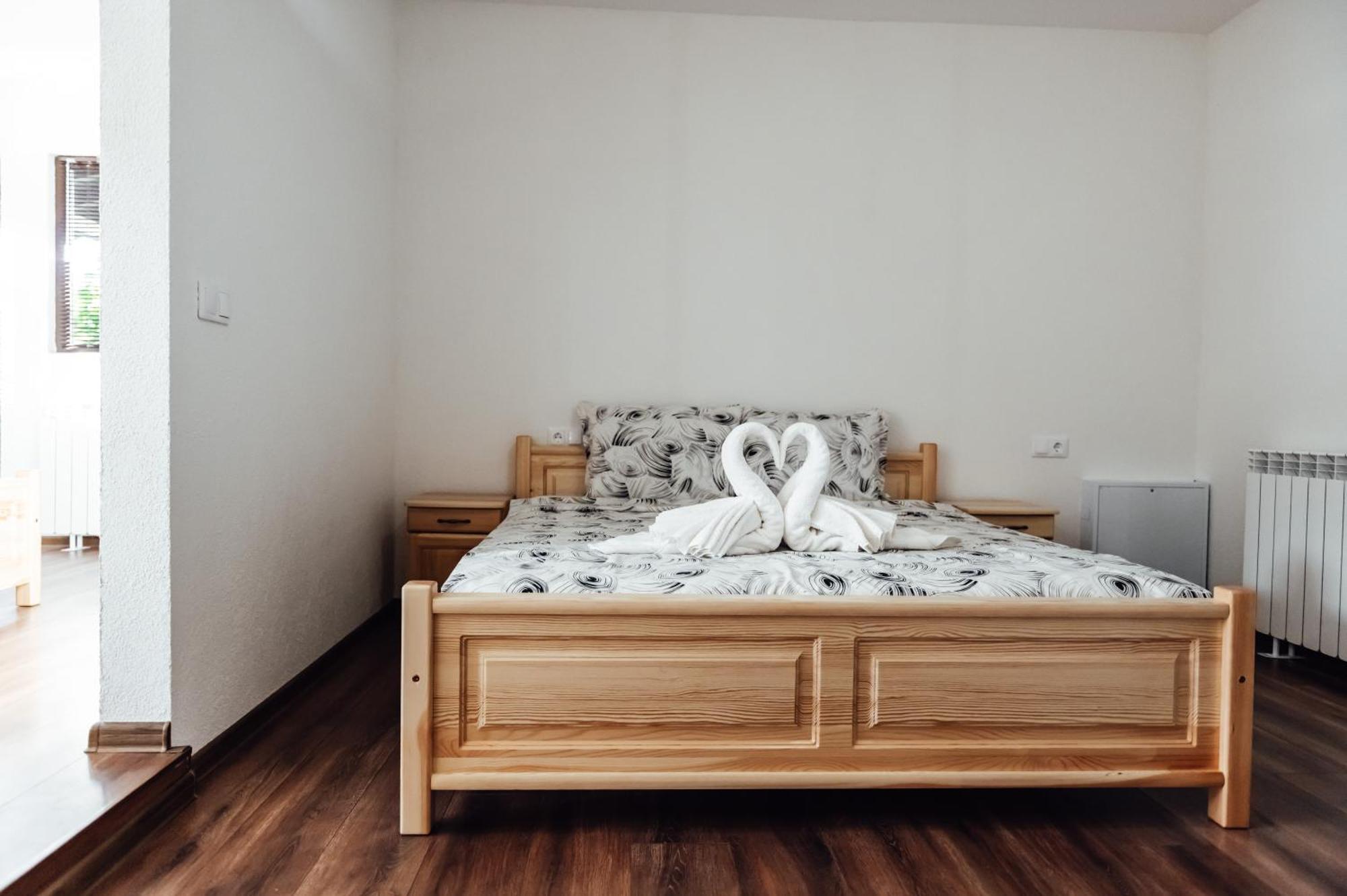 ספרבה בניה Guesthouse Juli מראה חיצוני תמונה