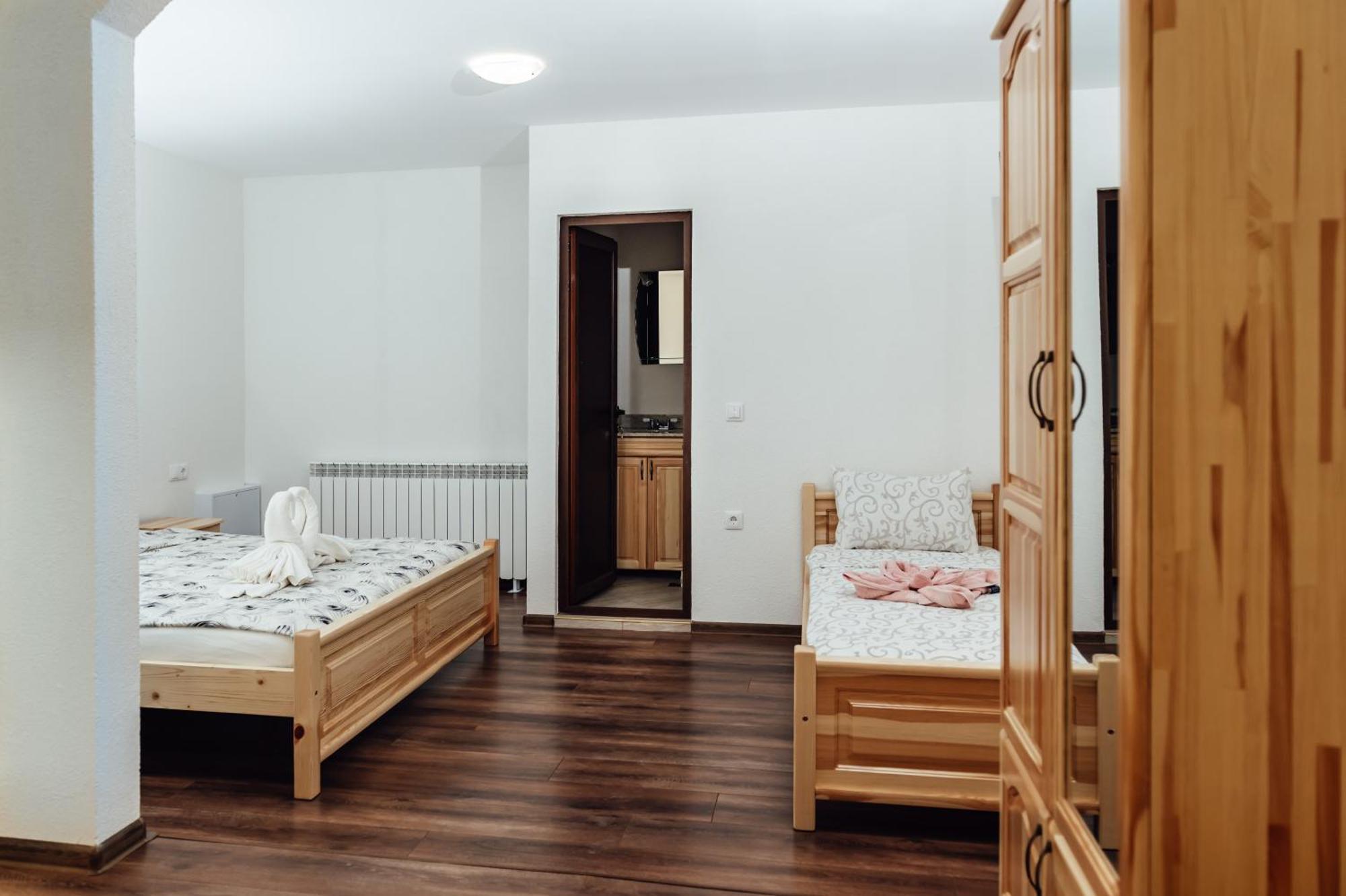 ספרבה בניה Guesthouse Juli מראה חיצוני תמונה
