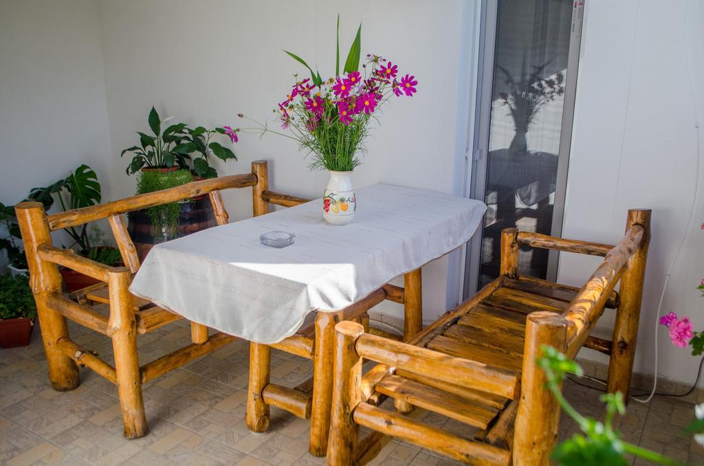 ספרבה בניה Guesthouse Juli מראה חיצוני תמונה