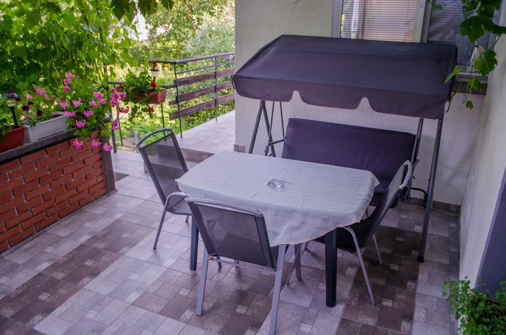 ספרבה בניה Guesthouse Juli מראה חיצוני תמונה